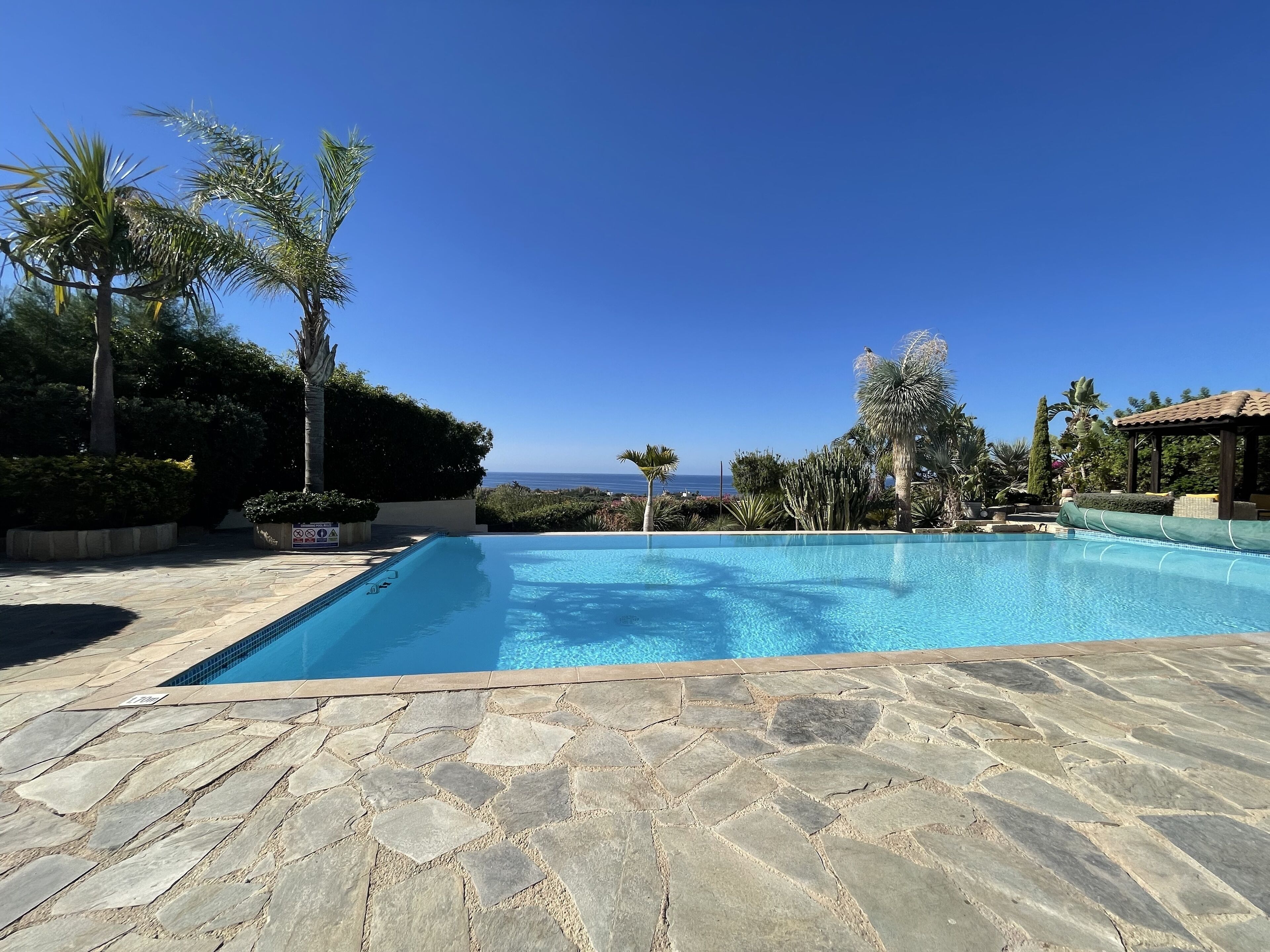 5 star  Villa - extra large inifinity pool  Sea Views Pool Dining Area & Gardens
