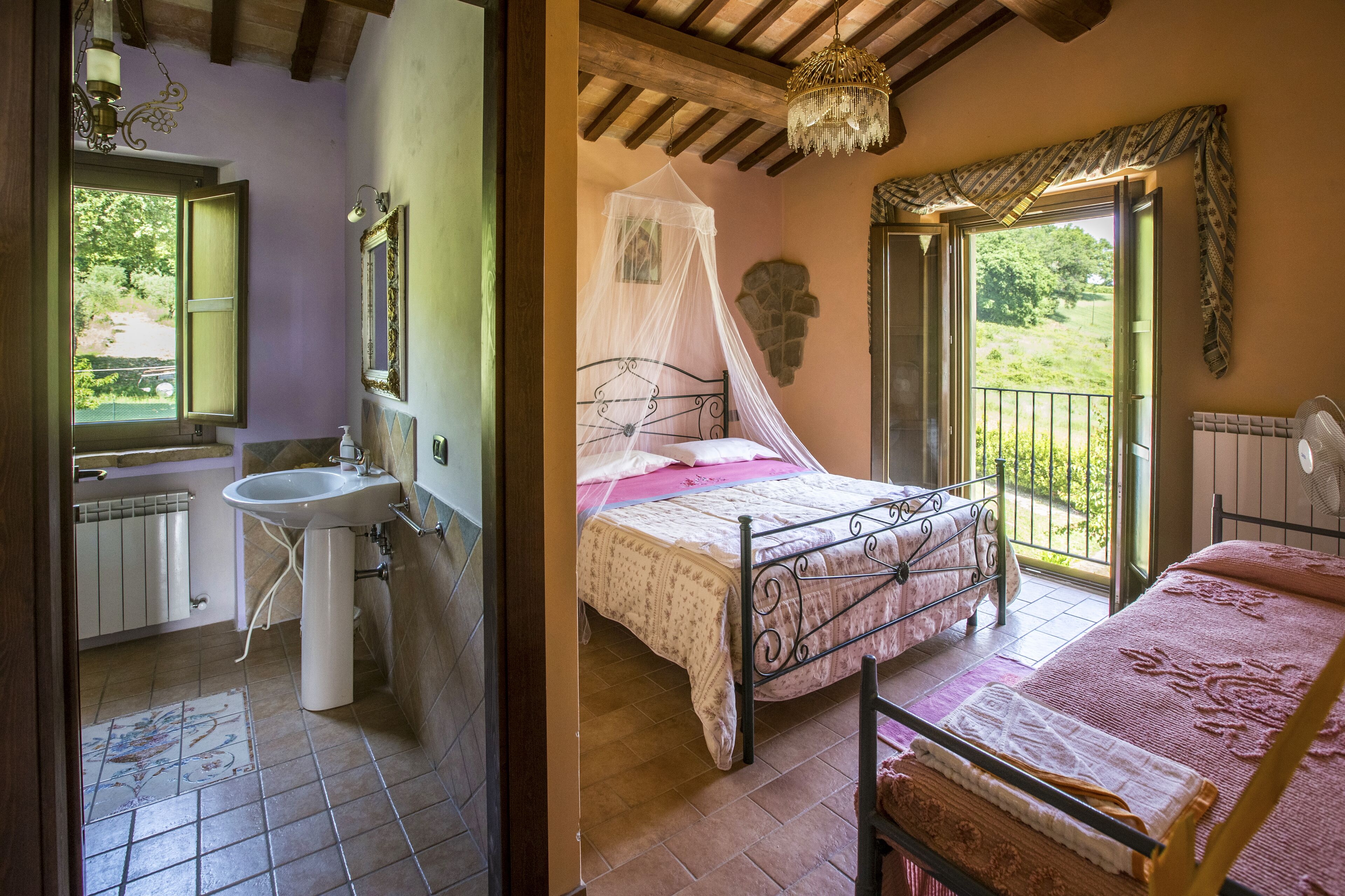 Large child friendly garden country accommodation With pool,warm Italian Welcome