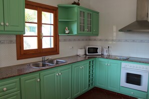 Fridge, microwave, oven, stovetop - Villa With Private Pool Well Located (Ciutadella de Menorca)