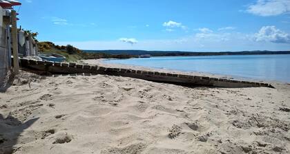 Nestleton: Breakfast on the balcony or snuggle around the fire-dogs welcome too