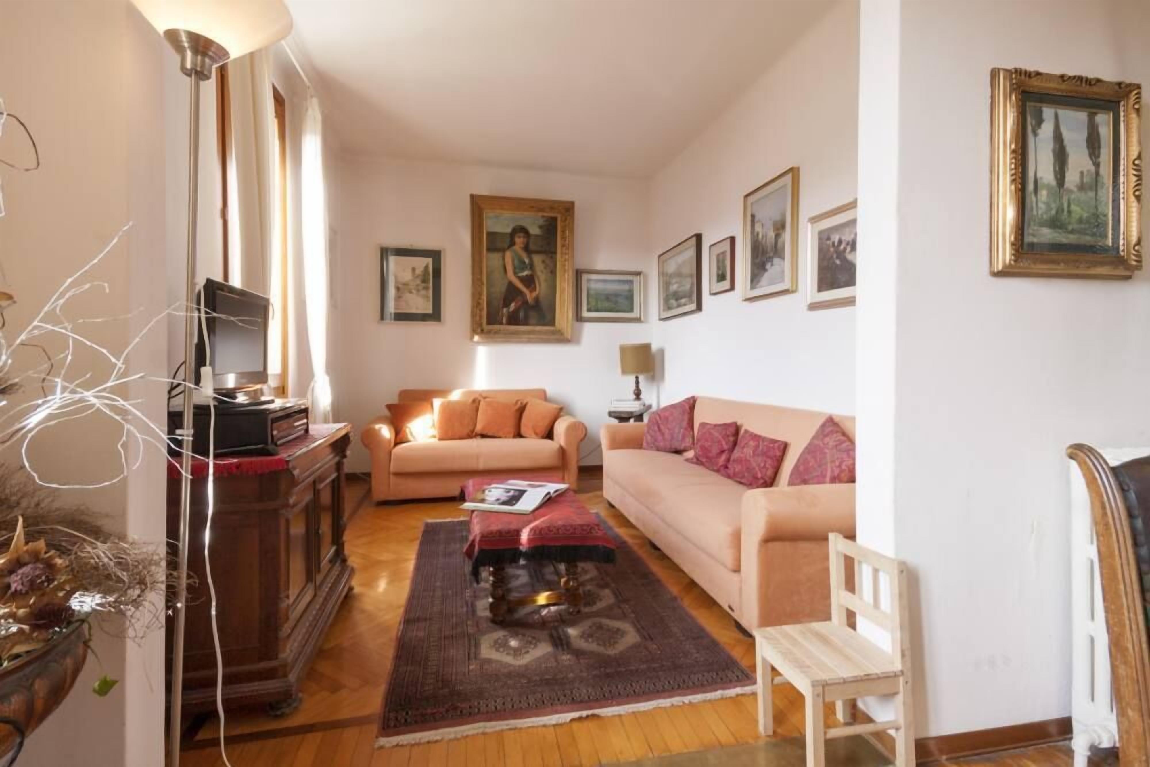 QUIET AND CHARMING FLAT IN VILLA WITH GARDEN