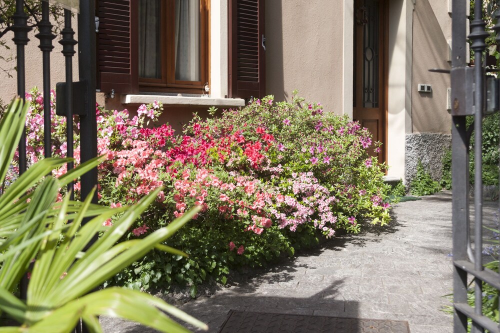 QUIET AND CHARMING FLAT IN VILLA WITH GARDEN