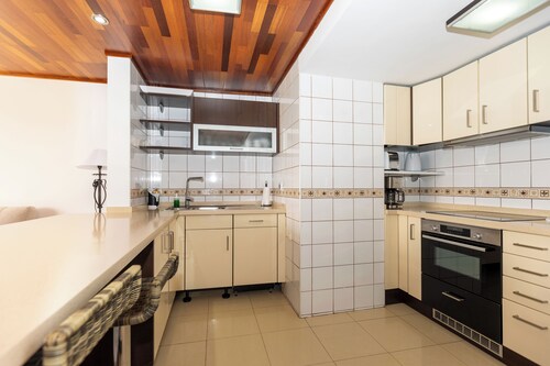 Cozy apartment with sea views