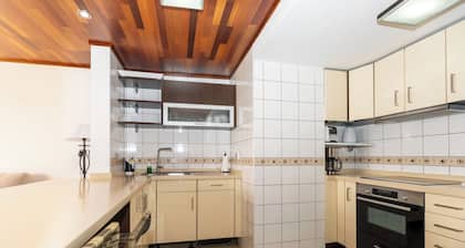 Cozy apartment with sea views