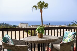Outdoor dining - Cozy apartment with sea views (SAN BARTOLOME DE TIRAJANA)