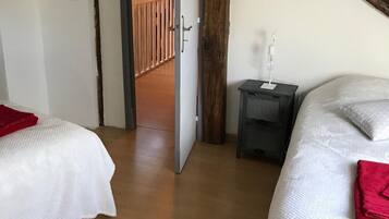 2 quartos, ferros/tĂĄbuas de passar roupa, Wi-Fi de cortesia