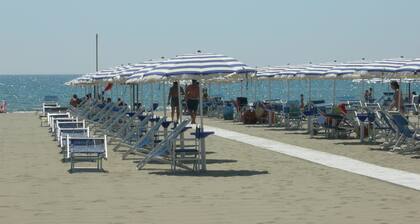 Dream Living with private pool, near Lucca and the sea. Large orchard. WI-FI