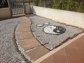 Property grounds - Spacious, modern ground floor apartment, private patio and garden, mosquito nets (Calabria)