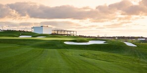 Golf - Superb 2BR Apartment on the Prestigious 5* Praia Del Rey Beach & Golf Resort. (Amoreira)