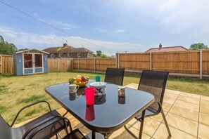 Outdoor dining - Seagrace, Heacham, Norfolk (Heacham)
