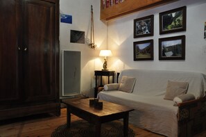 Smart TV, video games, DVD player, books