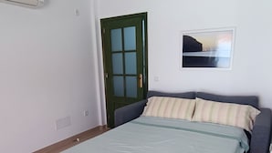 1 slaapkamer, een strijkplank/strijkijzer, reisbedje, gratis wifi