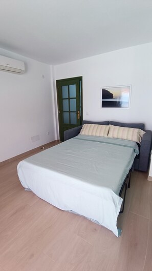 1 bedroom, iron/ironing board, travel cot, free WiFi