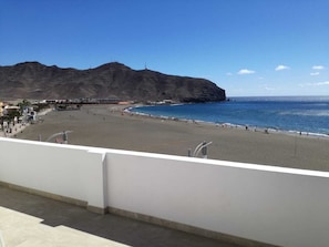 On the beach - Front line beach penthouse with spectacular views (Gran Tarajal)