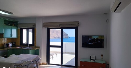 Front line beach penthouse with spectacular views