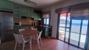 Coffee/tea maker, fridge, microwave, oven - Front line beach penthouse with spectacular views (Gran Tarajal)