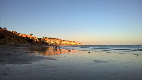 Aan het strand, ligstoelen aan het strand
