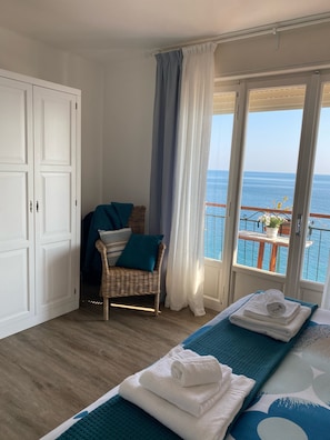2 bedrooms, iron/ironing board, WiFi, bed sheets - Monterosso Al Mare: Casa Magonza - Monterosso al mare - Cinque Terre (Monterosso Al Mare)