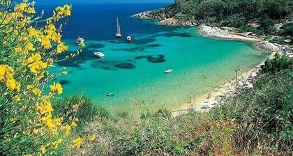 Space, comfort, sea, beaches, village life on Isola del Giglio