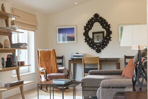 TV, fireplace, DVD player, books