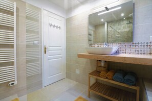 Shower, hair dryer, towels, soap - House / Villa - Seillans (Seillans)