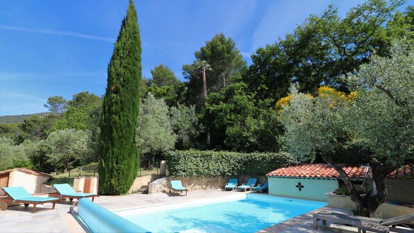 Piscina all'aperto, una piscina riscaldata