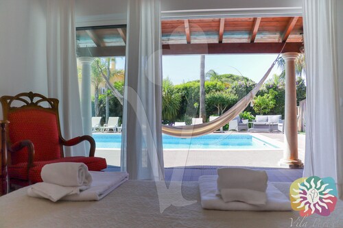 VILLA LUONNOLLISELLA PARKILLA JA BEACH PÄIVÄ, BEAUTIFUL Puutarha ja uimaranta