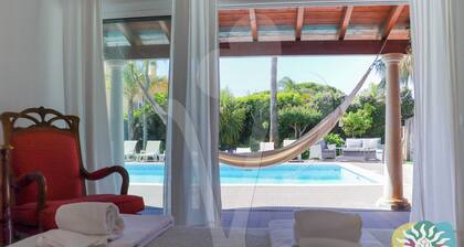 VILLA SUR LE PARC NATUREL ET PROCHE DE LA PLAGE, BEAU JARDIN ET PISCINE