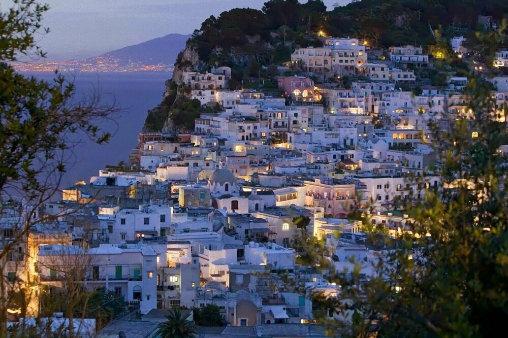 Capri - Villa con giardino e piscina privata...