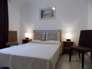 5 Schlafzimmer, Bügeleisen/Bügelbrett, WLAN, Bettwäsche