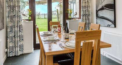 Courtyard Barn 5* rated in stunning rural location on Somerset, Dorset border.