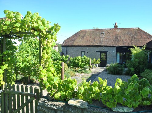 Courtyard Barn 5* rated in stunning rural location on Somerset, Dorset border.