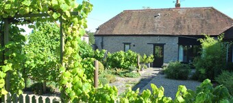 Courtyard Barn 5* rated in stunning rural location on Somerset, Dorset  border.