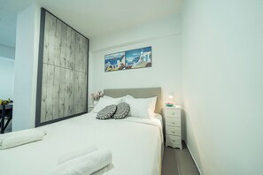 2 soverom, skrivebord, lydisolert og strykejern/-brett