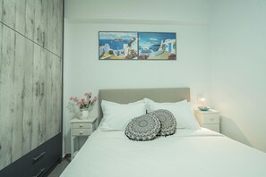 2 soverom, skrivebord, lydisolert og strykejern/-brett