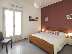 1 camera, ferro/asse da stiro, Wi-Fi, lenzuola