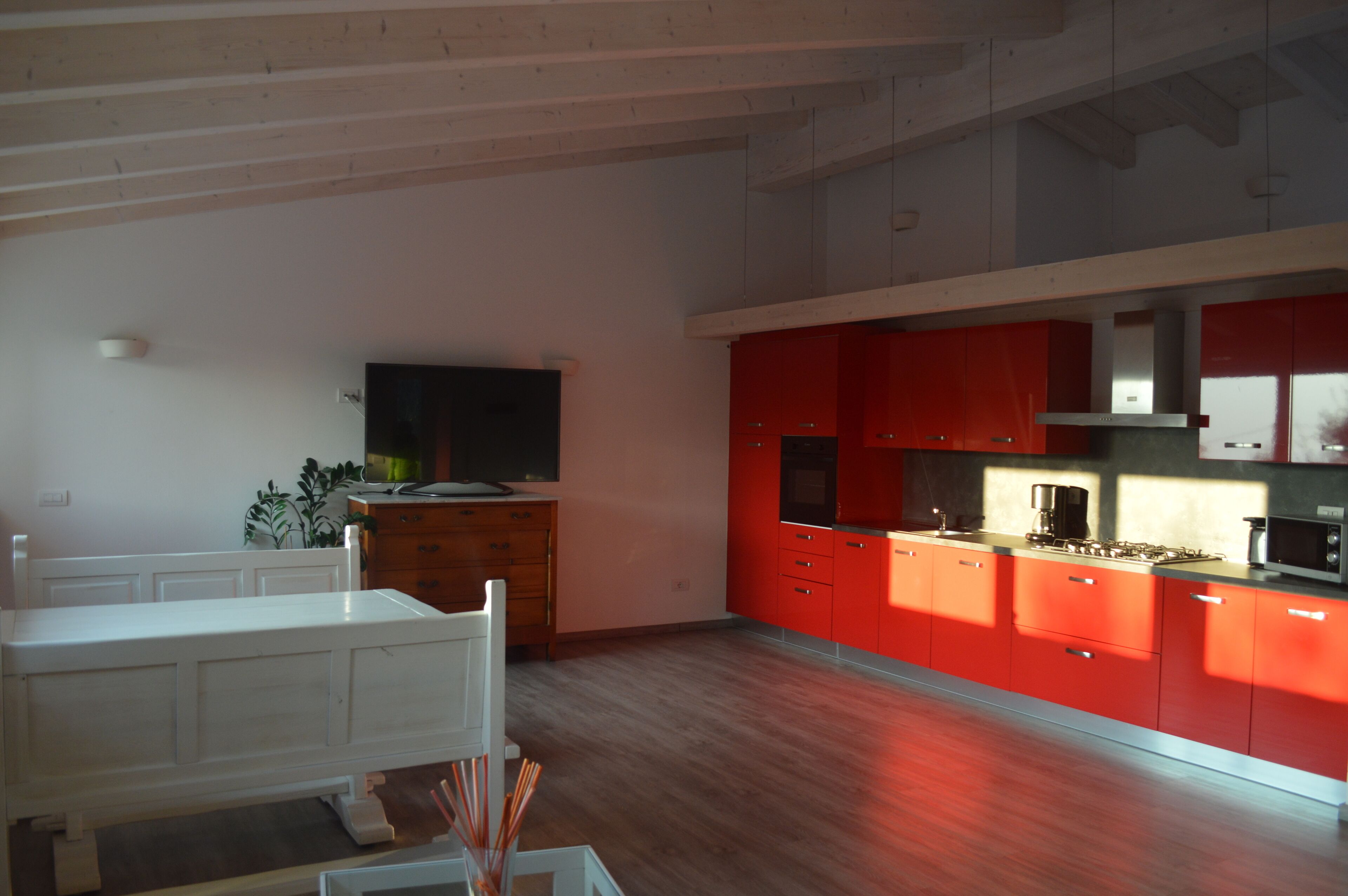 Quiet holidays, in an area surrounded by greenery, 100 mt from the center