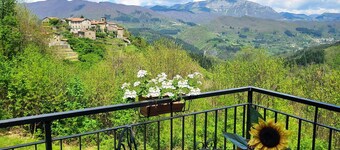 Piscine privée, vue imprenable, paix absolue. 4 chambres/4 salles de bains.Wi-Fi