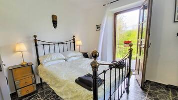 4 bedrooms, free WiFi, bed sheets