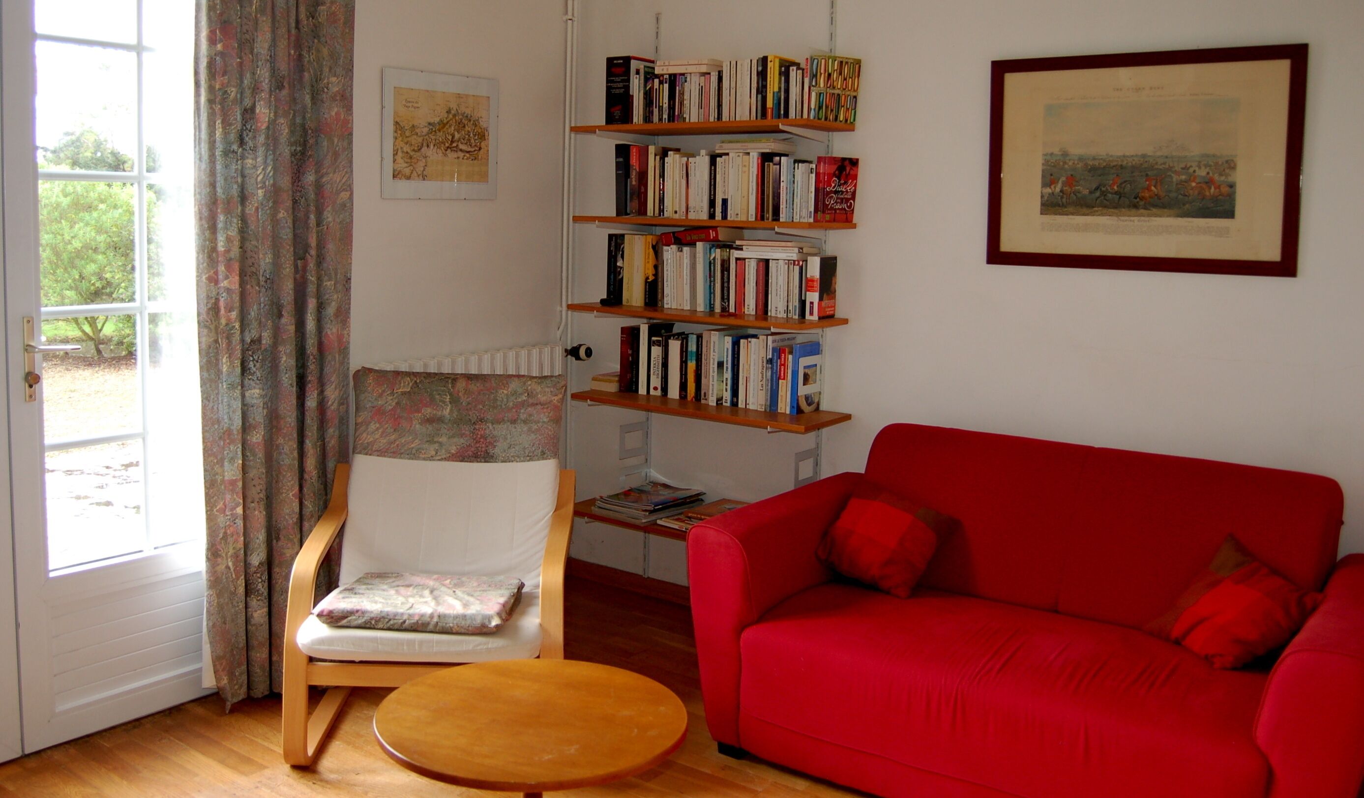 Large house, in a wooded park with sea views from upstairs for 10 people