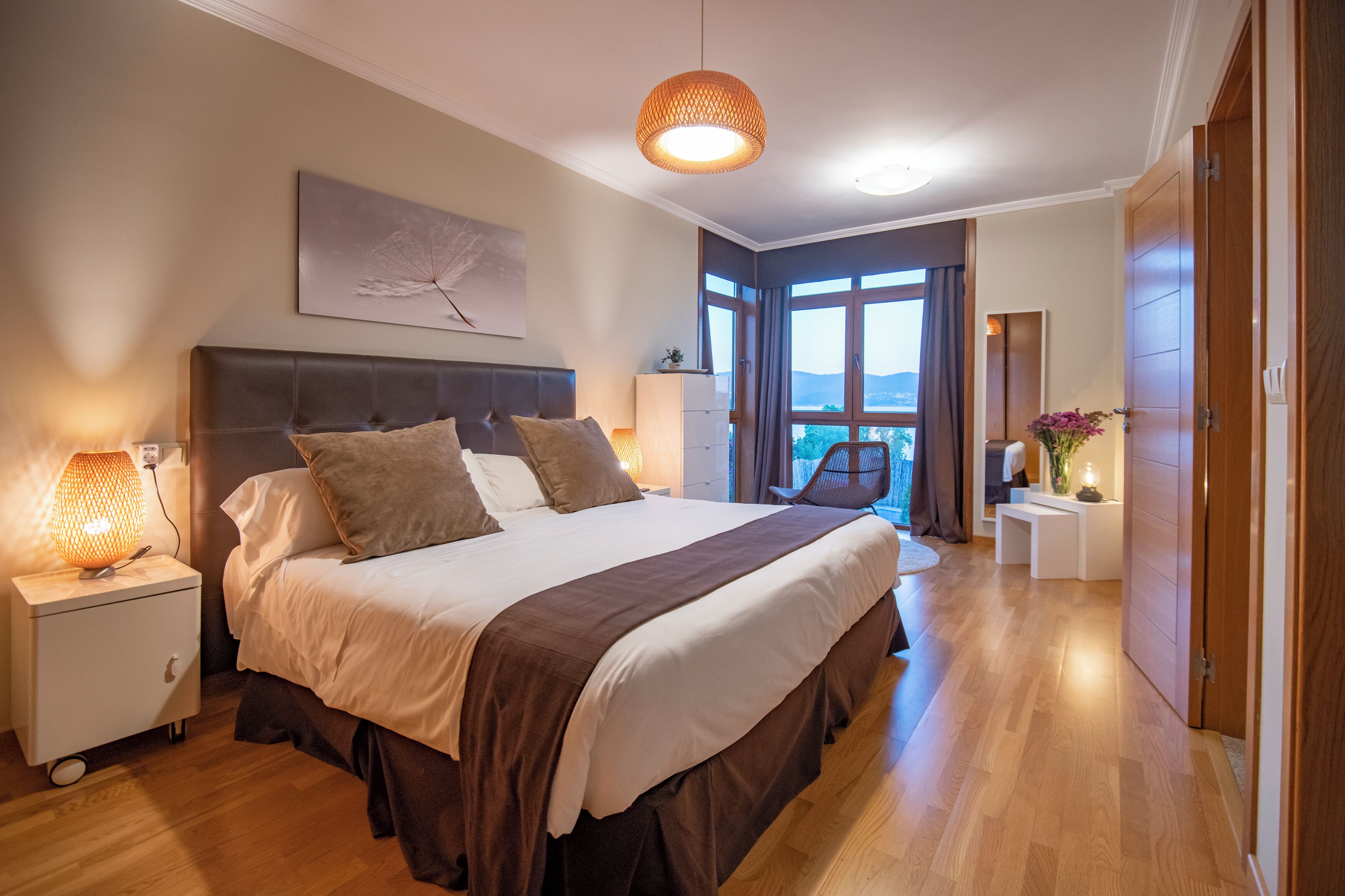 5 slaapkamers, een strijkplank/strijkijzer, wifi, beddengoed