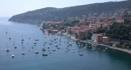 Very charming apartment with Large terrace - no cars and noise