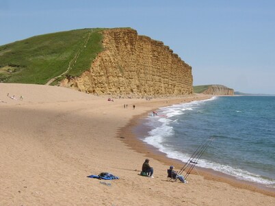 Luxury Apartment close to shops, coast and stunning beaches. Far reaching views