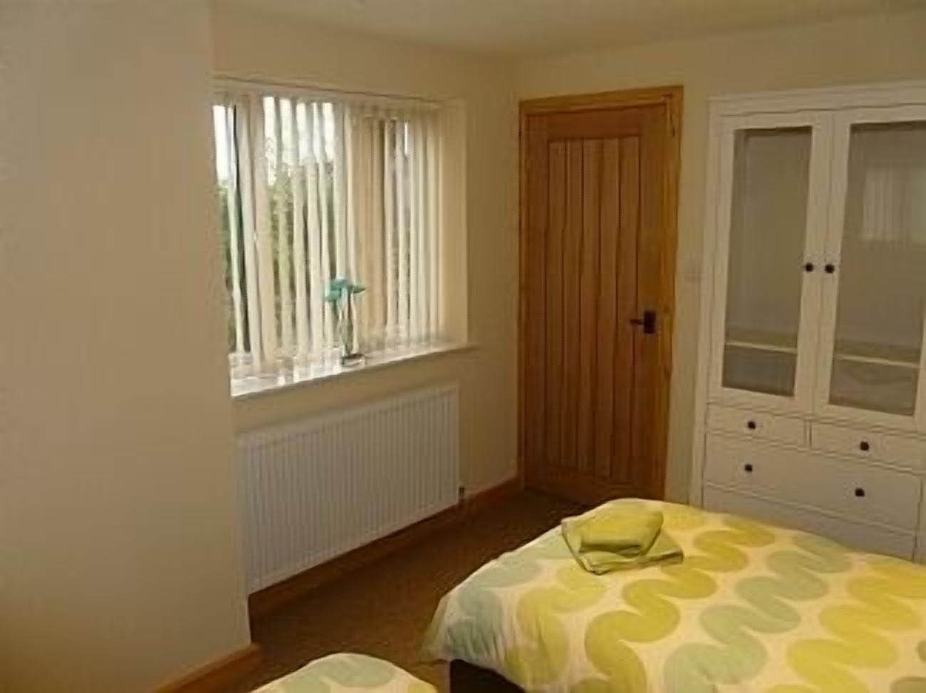 Refurbished Cottage With Large Balcony Overlooking River Neet