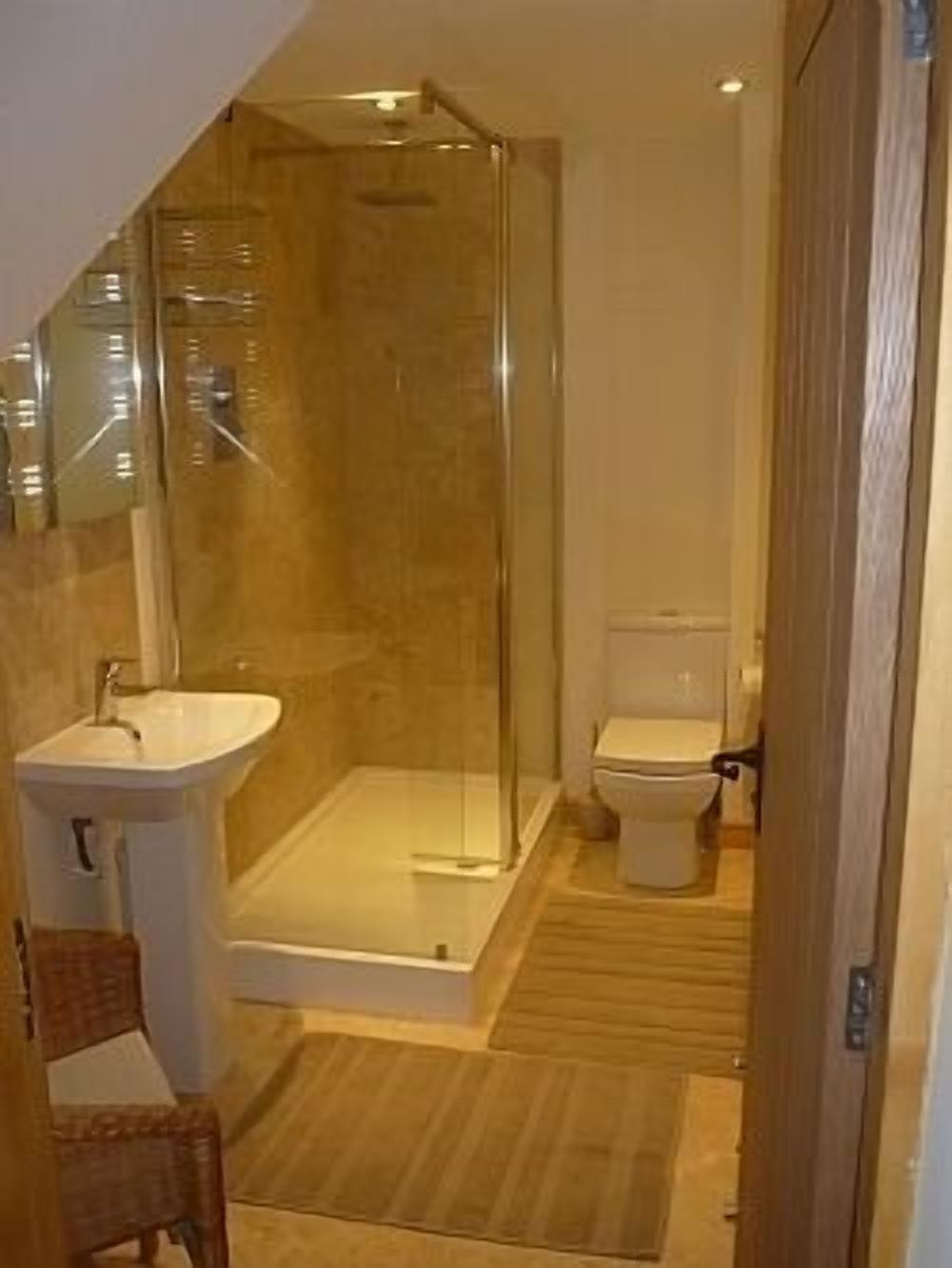 Refurbished Cottage With Large Balcony Overlooking River Neet