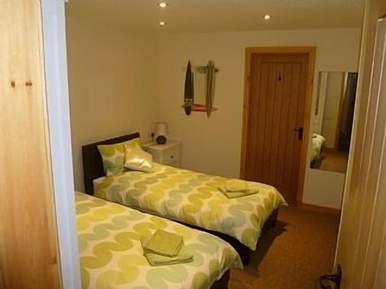 Refurbished Cottage With Large Balcony Overlooking River Neet