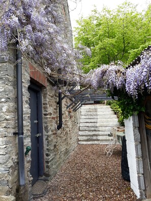 Terrace/patio - Lovely end of row character cottage with stunning views over the River Teifi (cardigan)