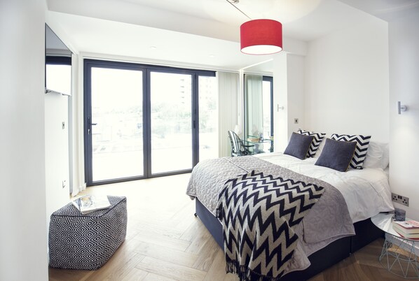 6 habitaciones, escritorio y sistema de insonorización