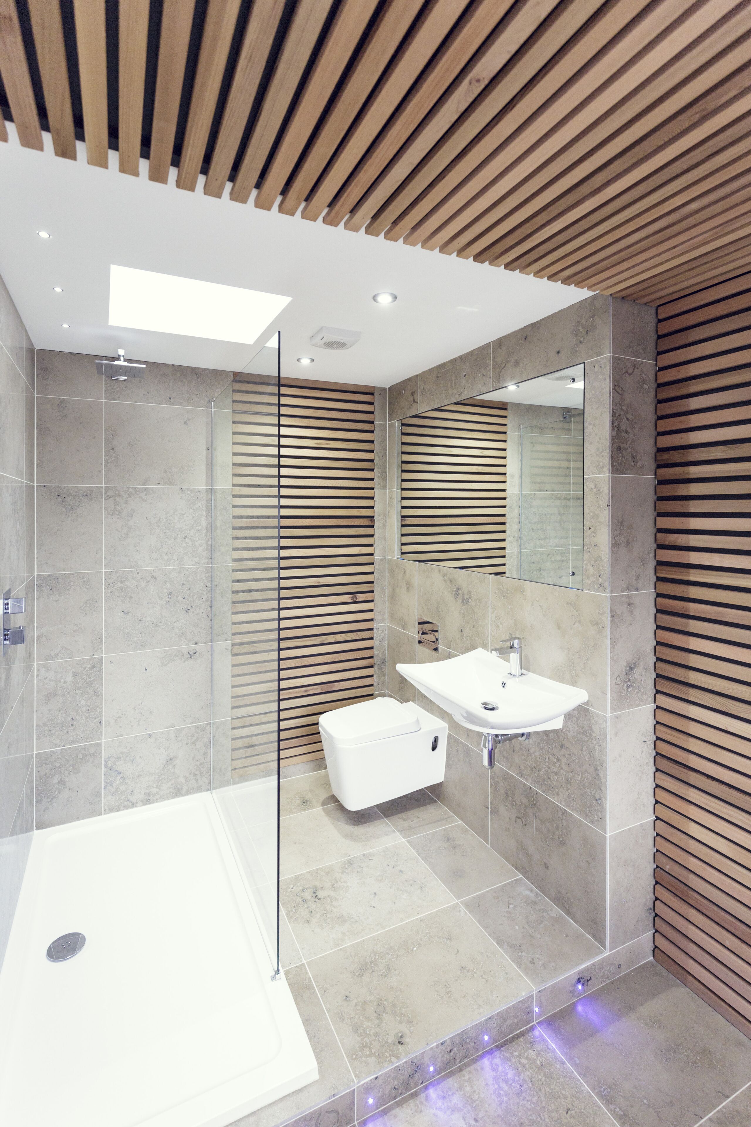 Combined shower/bathtub, hair dryer, towels, toilet paper