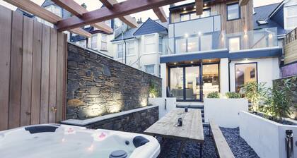 Hot tub, Sauna, Fantastic Location, Sleeps16